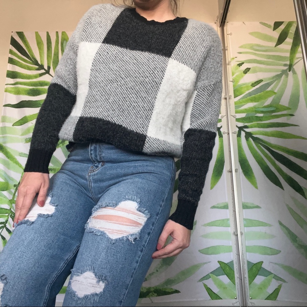 ☀️ Elle Plaid Crewneck Sweater ☀️